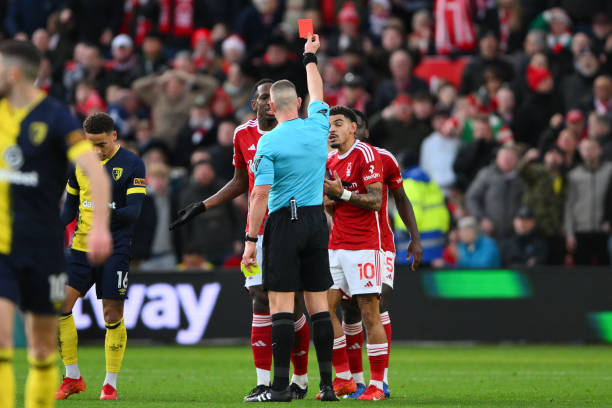 己的传奇故 己的传奇故